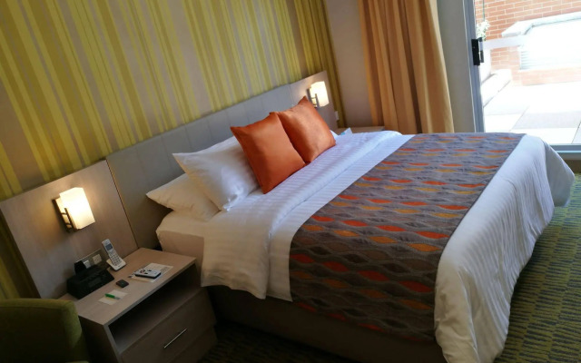 Hotel Plaza Suites