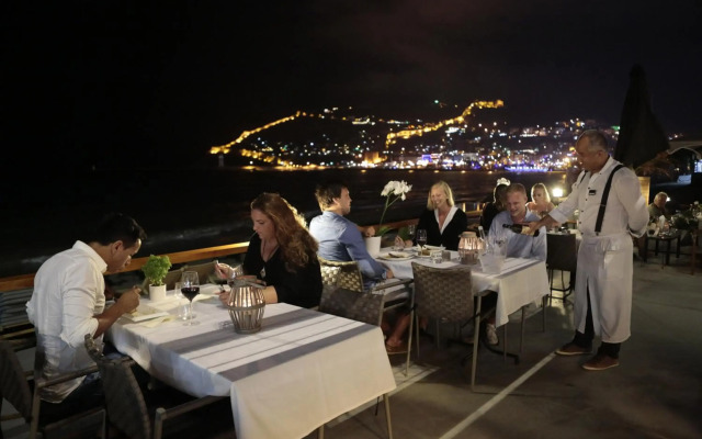 Sun Hotel by En Vie Beach - Adults Only