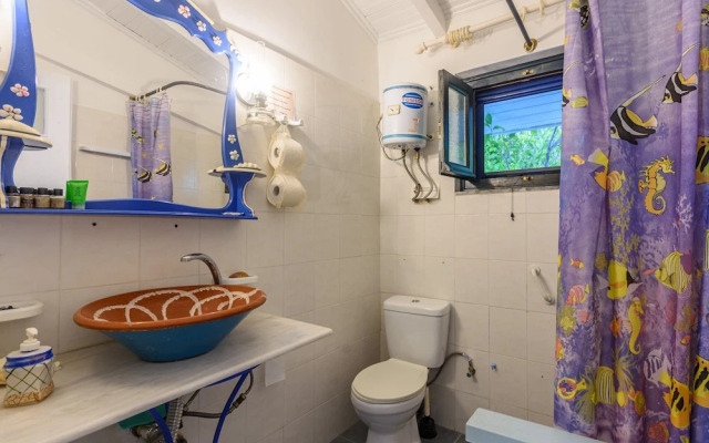 The Blue House Seaside Retreat - Fully Equipped