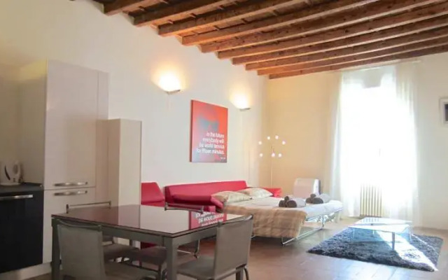 Temporary House - Naviglio Sforza