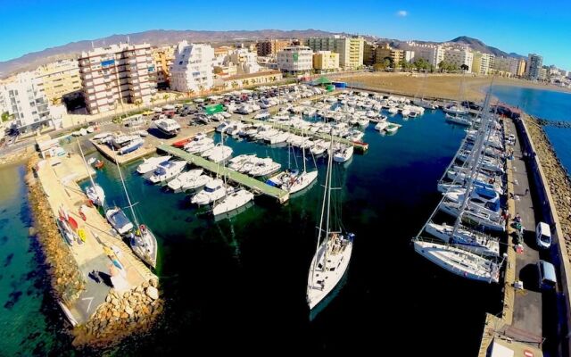 Club Nautico Aguilas - Hostel