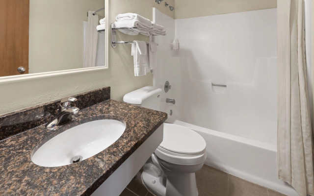 Super 8 by Wyndham Winona MN