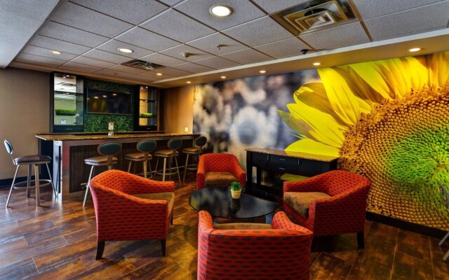 Holiday Inn Express & Suites Wichita Northwest by IHG