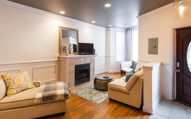 Modernized DC Rowhome in city-center