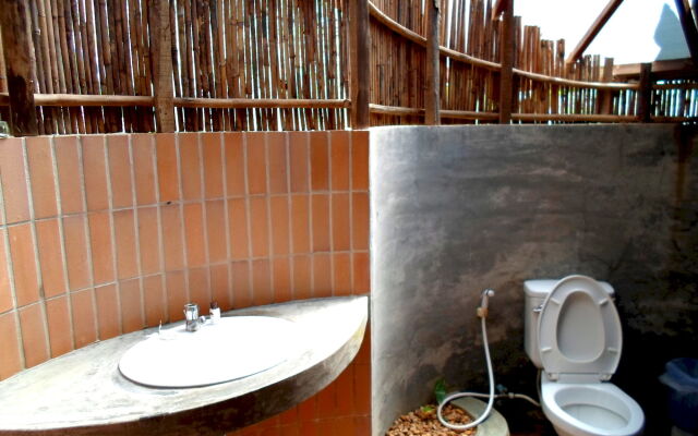 The Cliff & River Jungle Resort