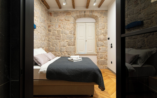 Santa Croce Suite by DuHomes