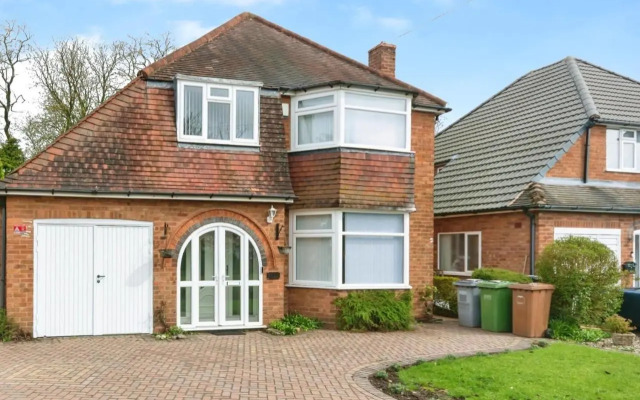 Modern 3 Bed Home Solihull Centre
