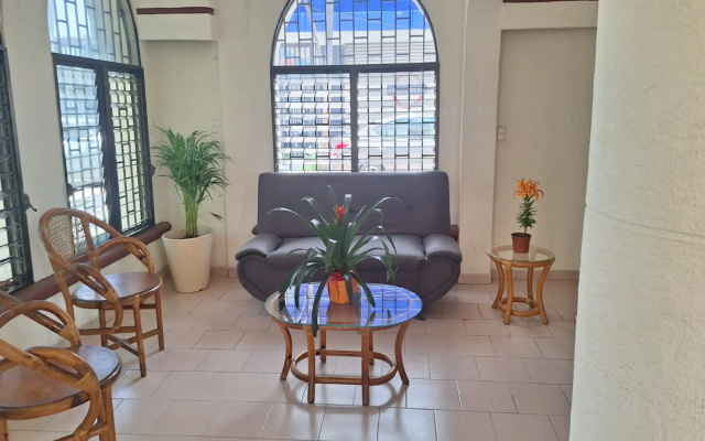 Capital O Hotel Rolovi Cancun