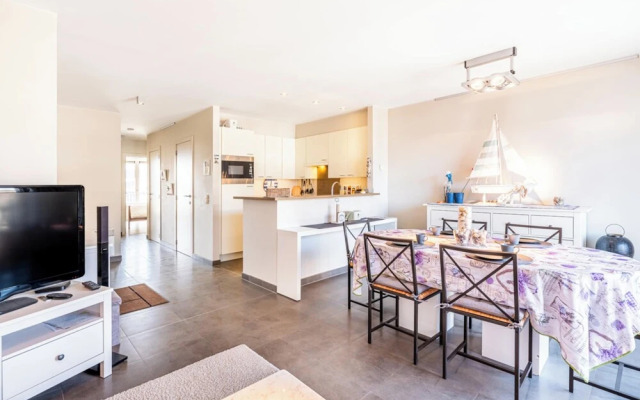 Apartment by the Coast With Sunny Terrace