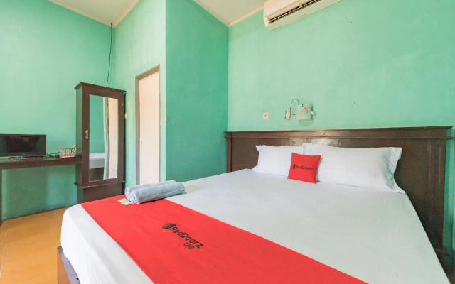 RedDoorz near Pantai Ujung Genteng