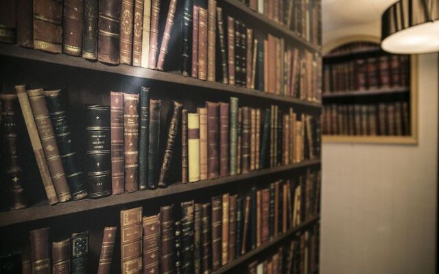 The Wardrobe Hostel Libreria