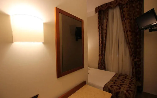 Mokinba Hotels King