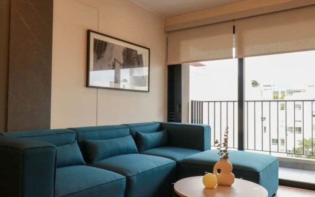 w Spectacular 1BR With Balcony in Miraflores