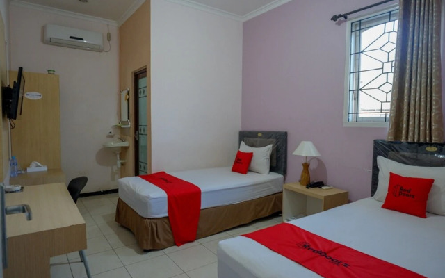 RedDoorz Plus Syariah @ Hotel Boulevard Luwuk