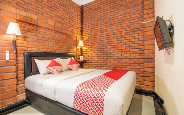 Super OYO Townhouse Oak Maxi Hotel Legian