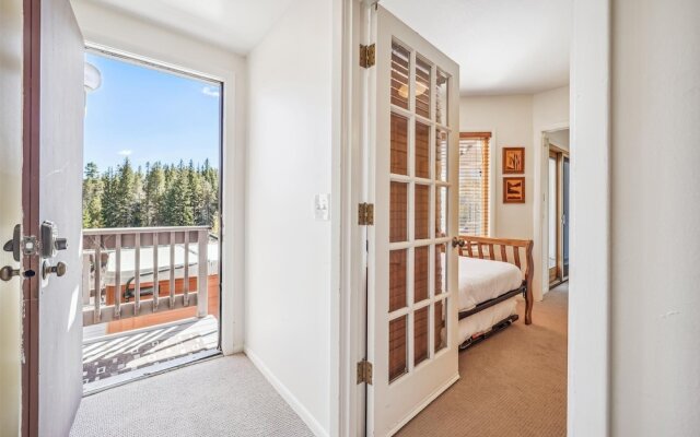 Snowflake Lookout 3 Bedroom Duplex by RedAwning