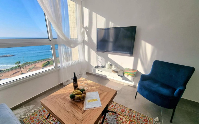 Beautiful 2-Bedroom Sea-View apartment