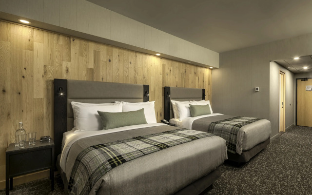 Peaks Hotel & Suites