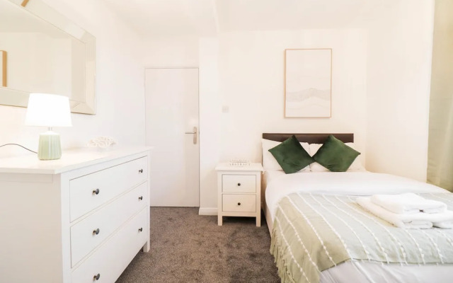 Lovely 3 Bedroom Maisonette