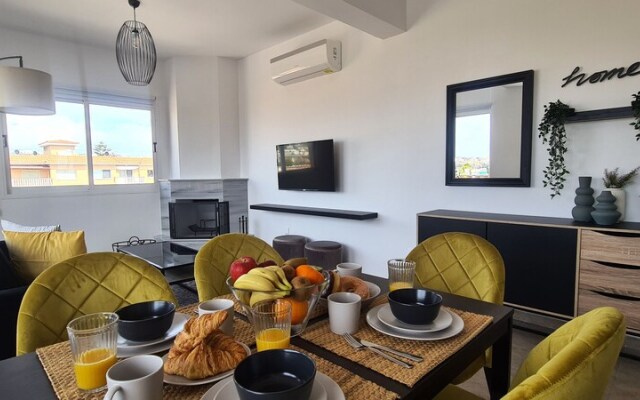 Phaedrus Living: Cityview Luxury Flat Walnut Grove 304