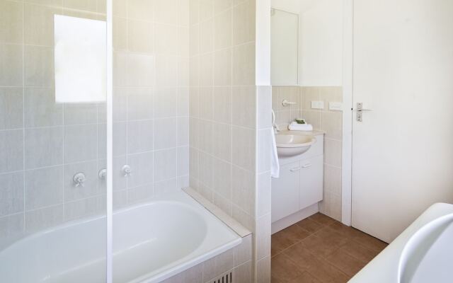 Caribou 3 - Modern & spacious with views over Lake Jindabyne