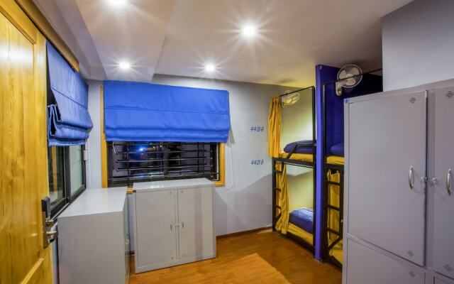 RedDoorz Hostel @ Signature Inn