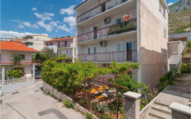 Three-Bedroom Apartment in Dugi Rat