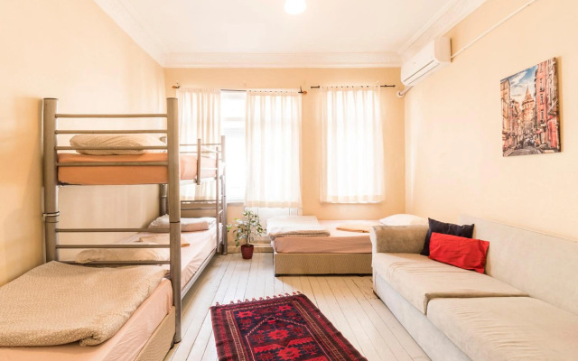 Levanten Hostel