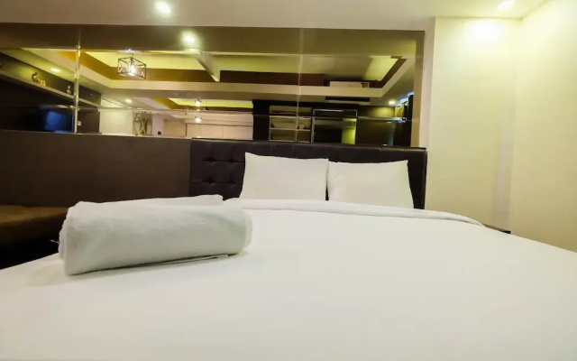 Spacious Studio Room at Green Pramuka Apartment