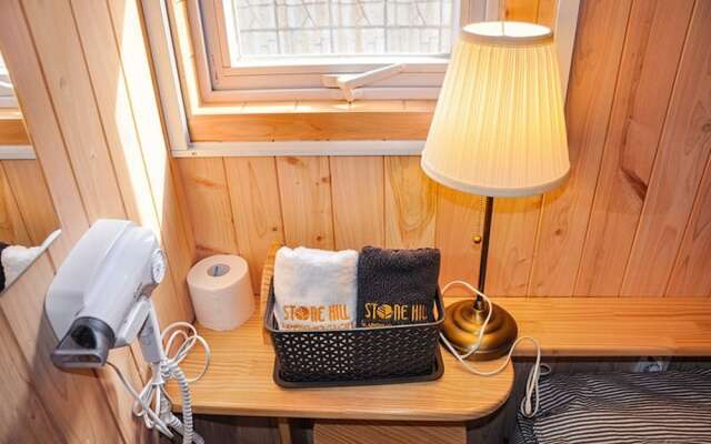 Geojedo Stone Hill Glamping Pension