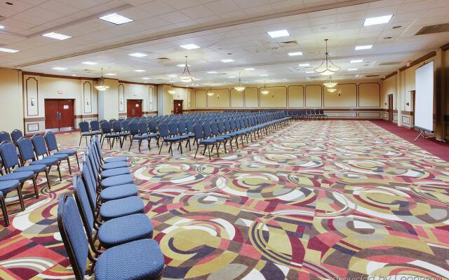 La Quinta Inn & Suites Pittsburgh North - McKnight
