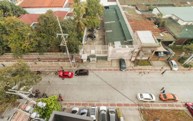 RedDoorz Plus @ Banawe Quezon City Weekly Stay