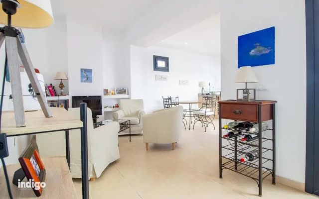 DEK001 Riverview Modern Townhouse in Centre of Ay