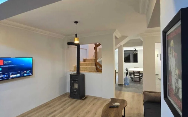 VILLA OLINDA 4 BED with huge garden