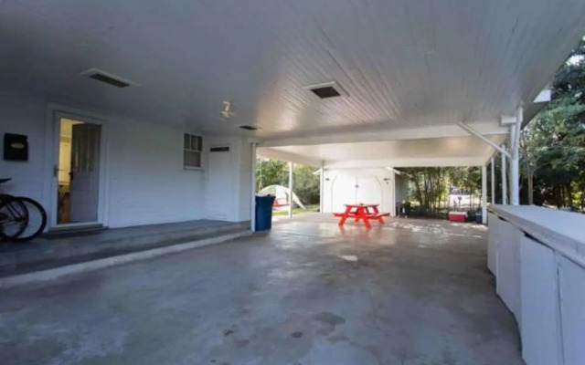 Cajun Hostel Entire House