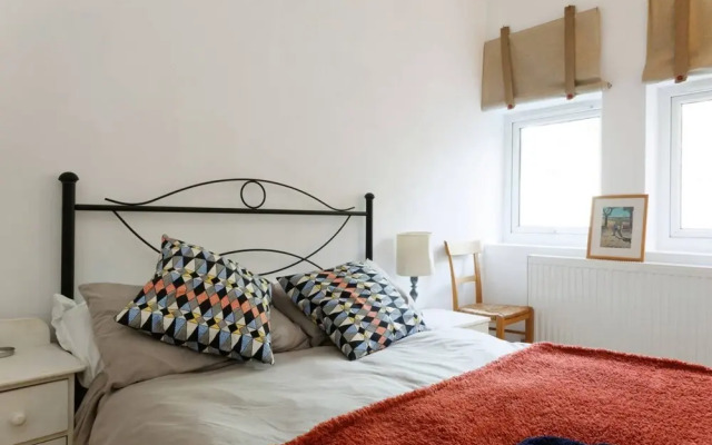 Designer 2 Bedroom Garden Flat in Peckham