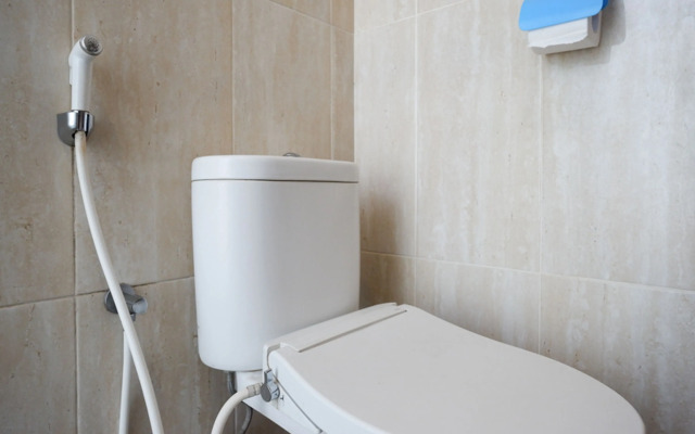 RedDoorz Plus near Hartono Mall 2