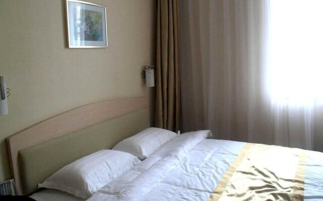 Yiyi Hot Business Hotel