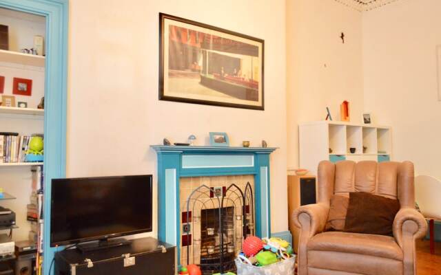 Two Bedroom Flat In Meadowbank