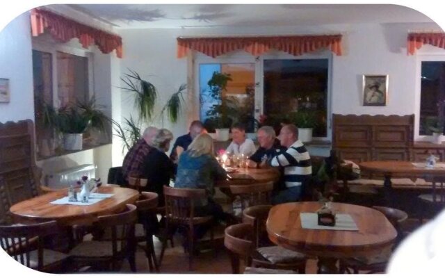 Gaststätte u. Pension Zur Heimat M.u.Ch.Gottschalk GbR