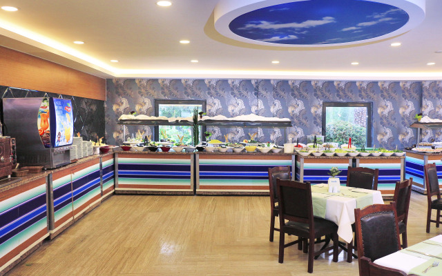 Club Aqua Plaza