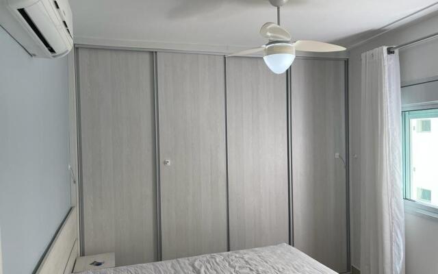 Lindo Apto Guarujá 50m da Praia das Pitangueiras