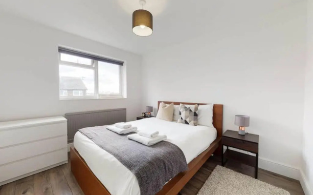 Amazing 3 Bedroom Flat - 4mins to tube station