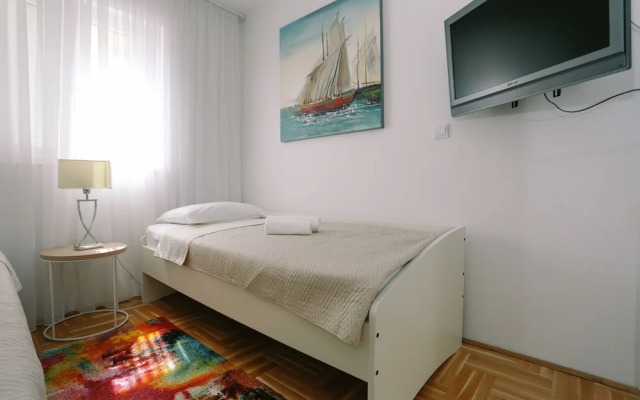 Trogir Stylish Apartment With Balcony and Sea View