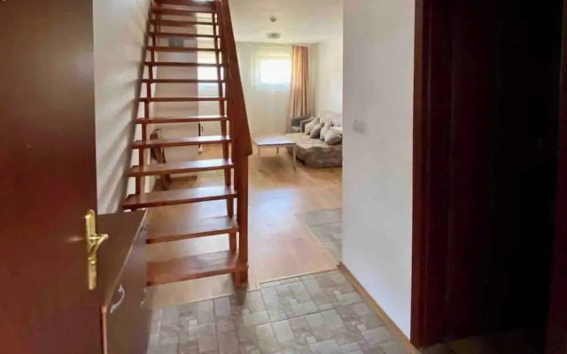 1 Bed Homey Two Floor Apartment - 200mbps Wi-fi!