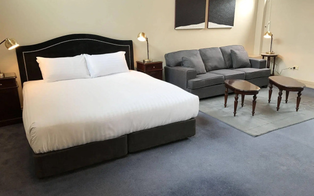The Macquarie Hotel
