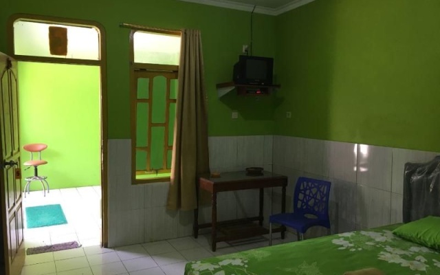 Hotel Trias Parangtritis by ZUZU – Guest Rooms – Parangtritis