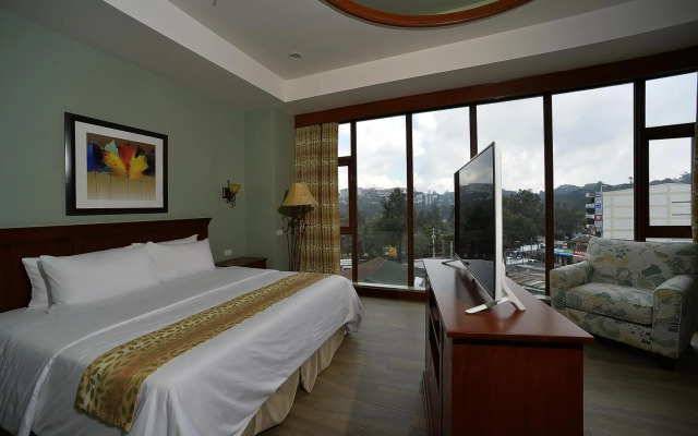 Paragon Hotel and Suites