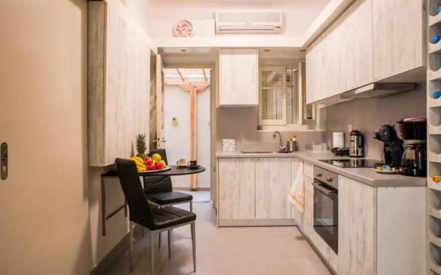 Fine Homey Cosy Apartment With Patio Near Metro