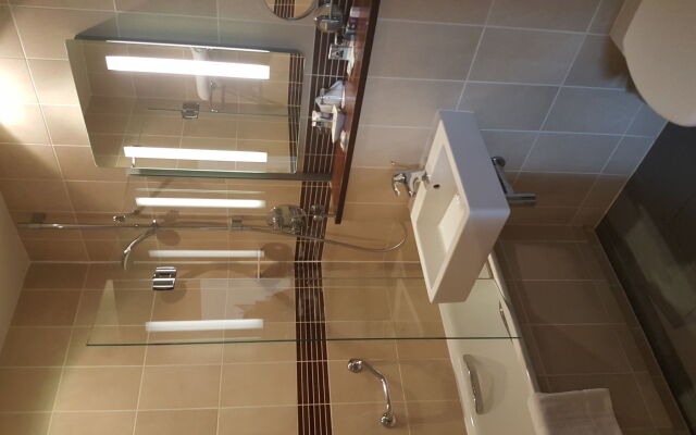 Mercure White Hart Hotel Salisbury and Apartments